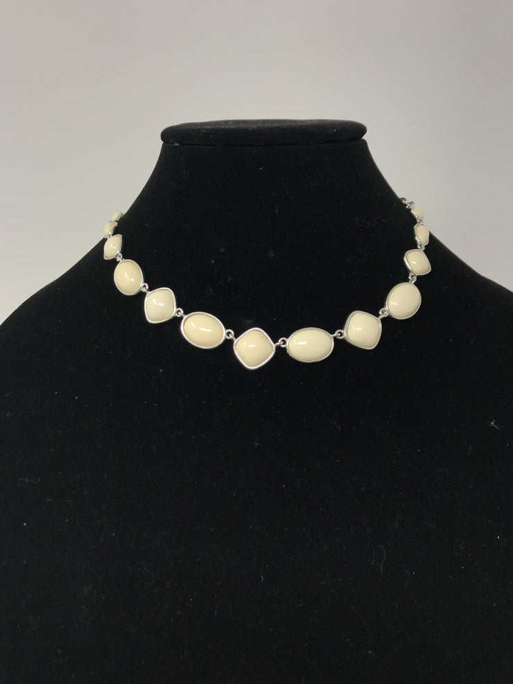 WHITE/SILVER NECKLACE