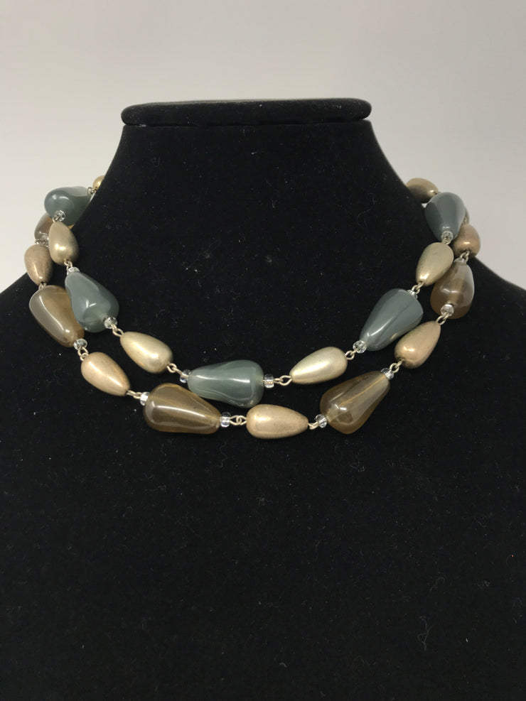 GREEN/TAN/IVORY SHORT NECKLACE