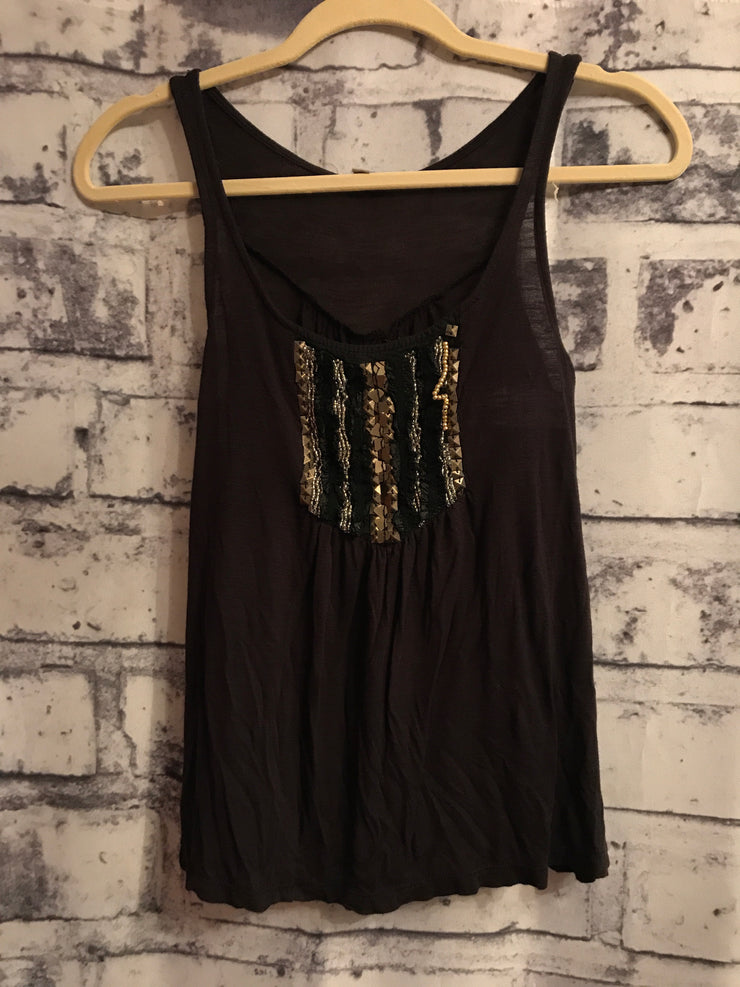 BLACK SLEEVELESS TOP