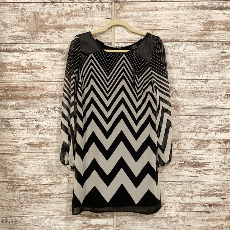 BLACK/WHITE SHORT DRESS (NEW)