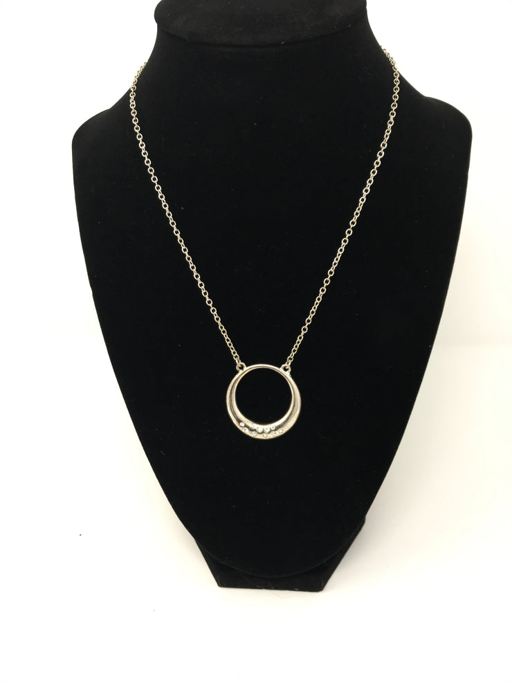 SILVER CIRCLE W/ GEMS NECKLACE