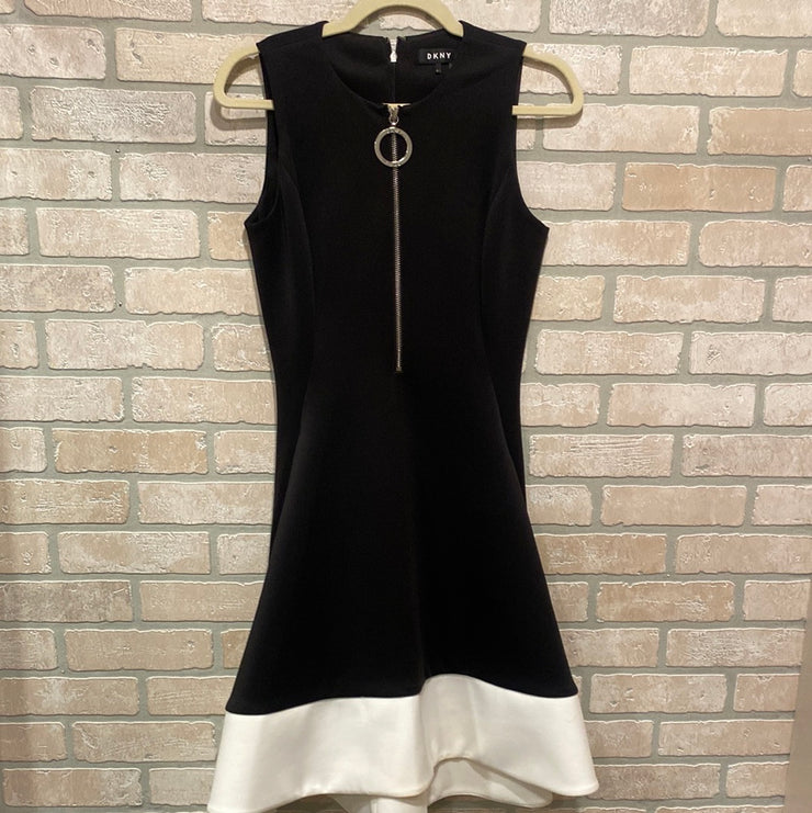 BLACK/WHITE SHORT DRESS