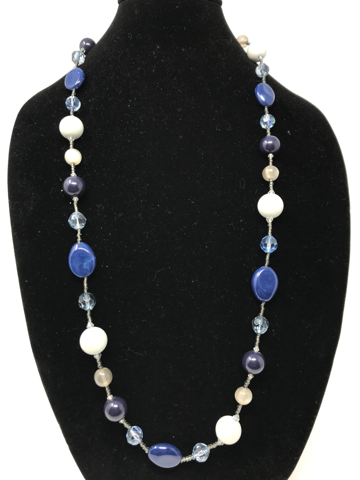 LIGHT BLUE/DARK BLUE BEADED NECKLACE