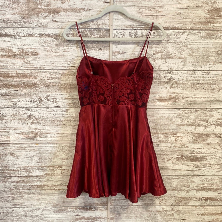 BURGUNDY SHORT DRESS (NEW)