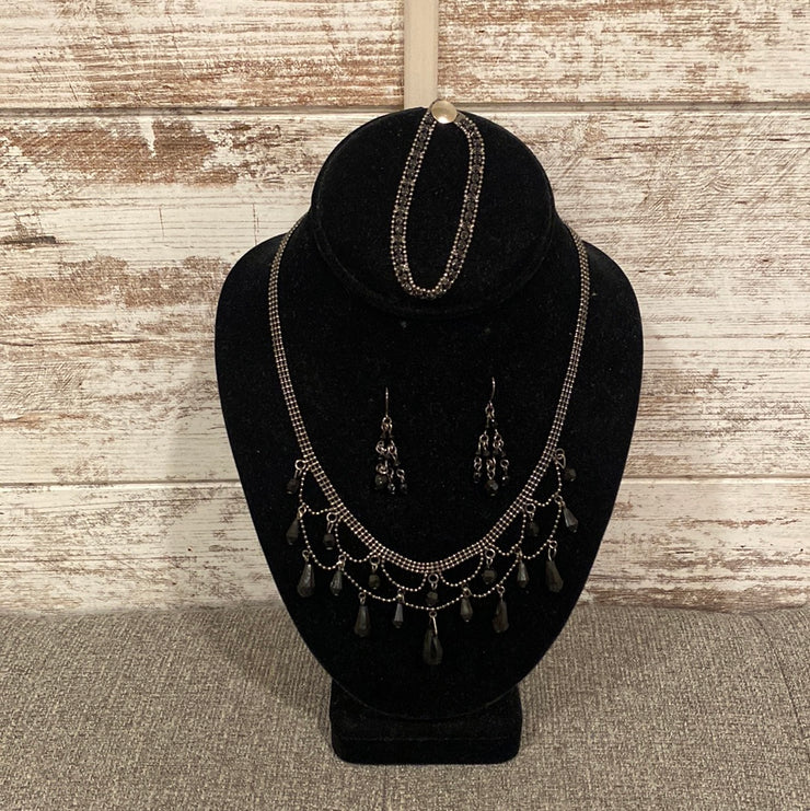 BLACK NECKLACE/EARRING/BRACELET
