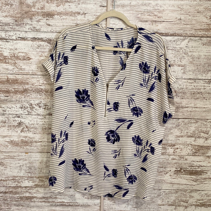 WHITE/NAVY FLORAL TOP