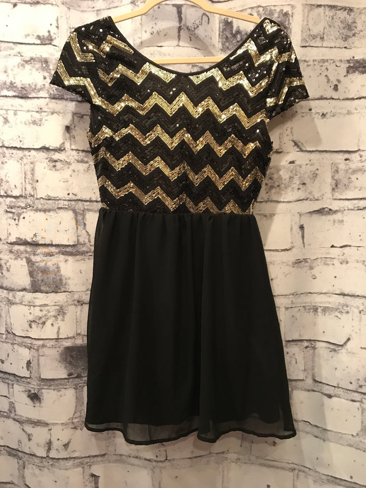 BLACK/GOLD CHEVRON SHORT DRESS