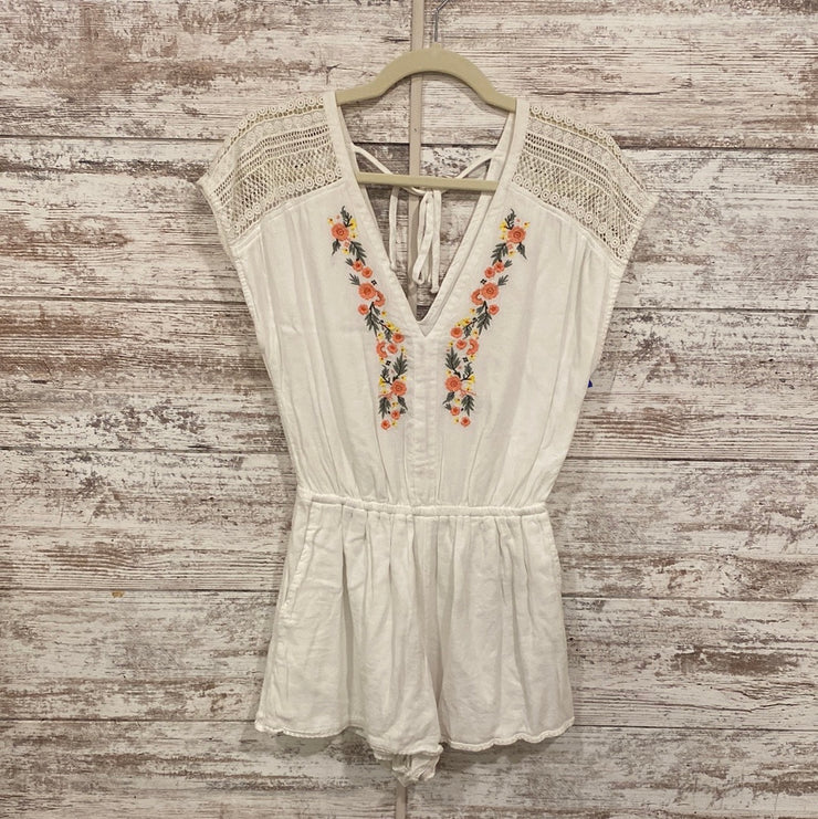 WHITE/FLORAL ROMPER