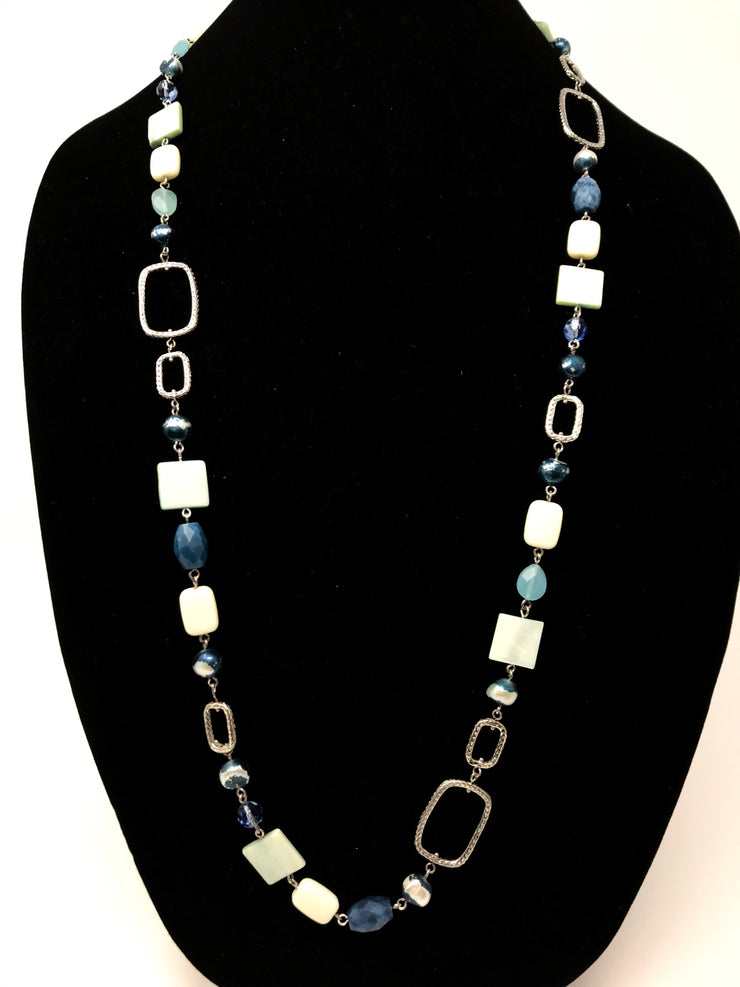 WHITE/BLUE BEADED NECKLACE