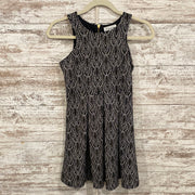BLACK/WHITE SHORT DRESS
