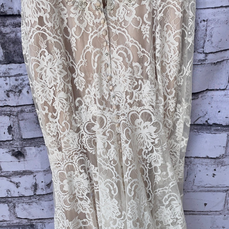 IVORY/WHITE WEDDING GOWN