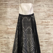 BLACK/WHITE A LINE GOWN