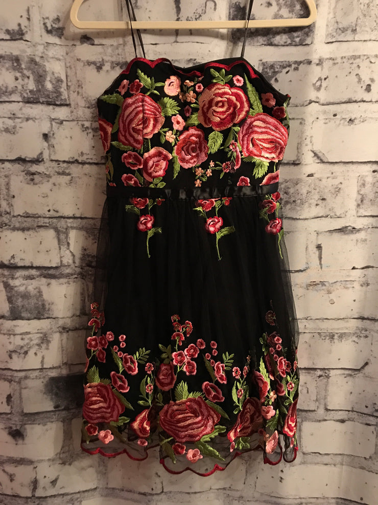 BLACK/FLORAL SHORT DRESS