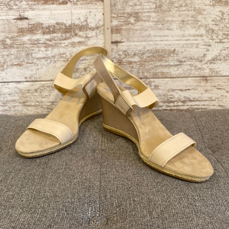 TAN WEDGES