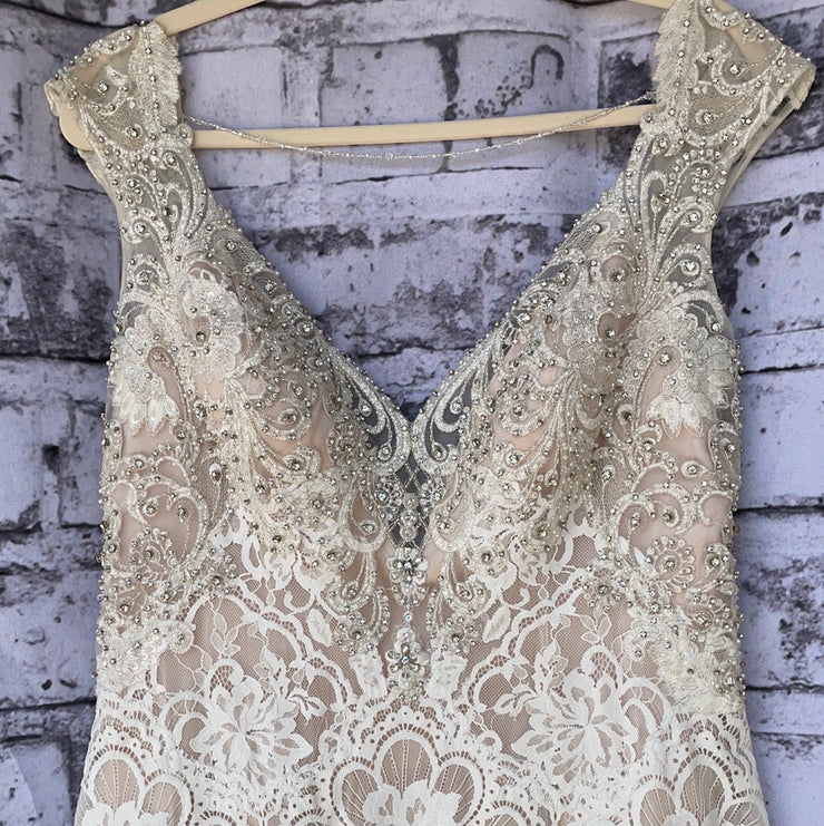 IVORY/WHITE WEDDING GOWN