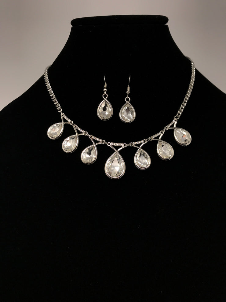 SILVER TEARDROP NECKLACE SET