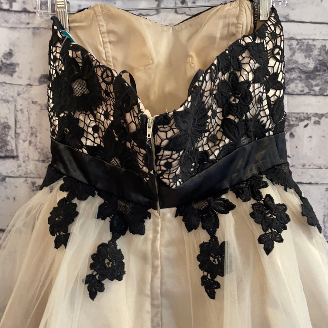 IVORY/BLACK LACE SHORT DRESS Savvy Seconds Boutique IVORY/BLACK LACE SHORT DRESS Savvy Seconds Boutique