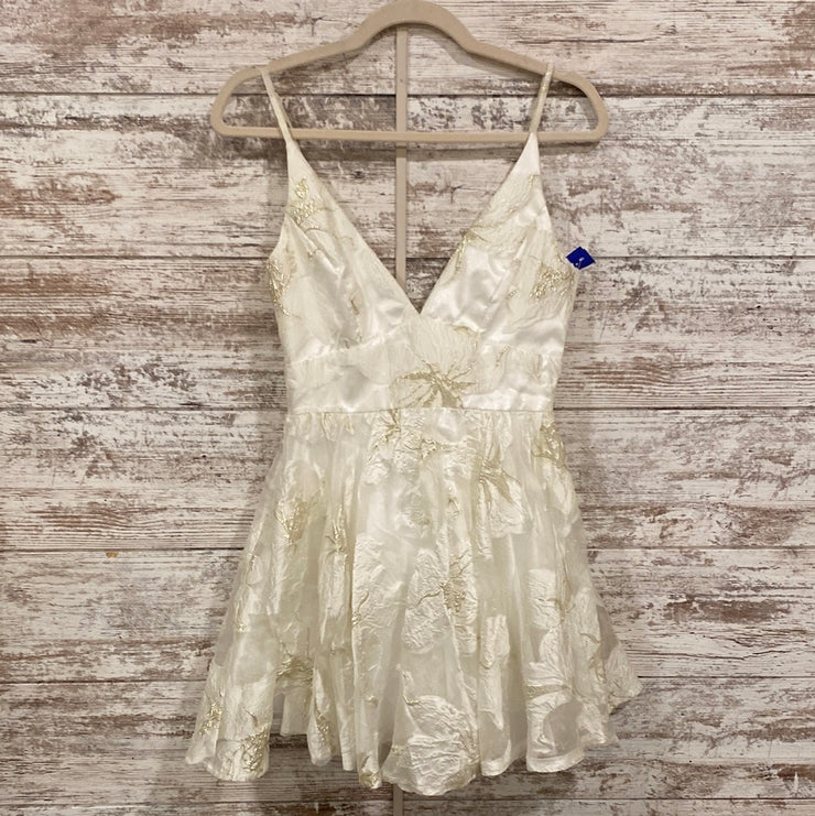 WHITE/GOLD SHORT DRESS (NEW)