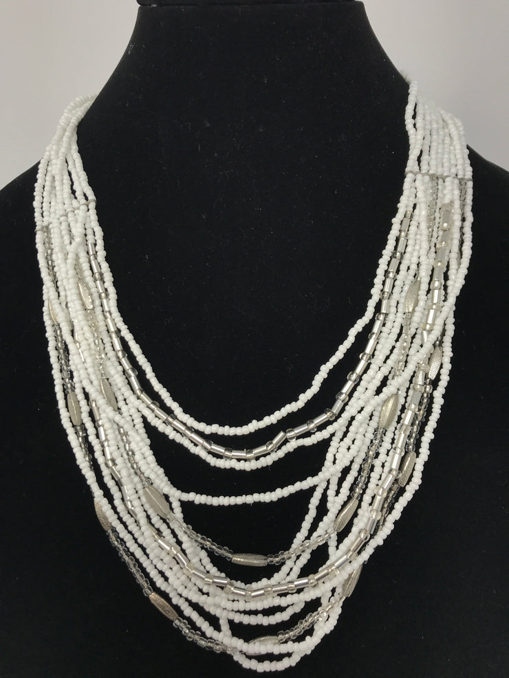 WHITEW/SILVER BEADED NECKLACE