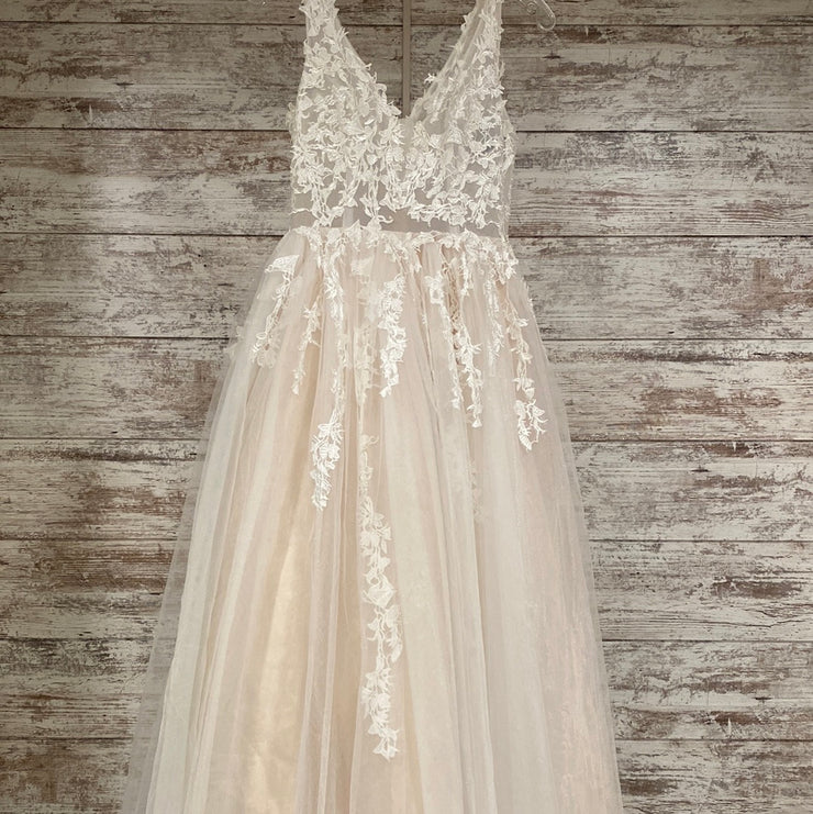 WHITE/FLORAL PRINCESS GOWN