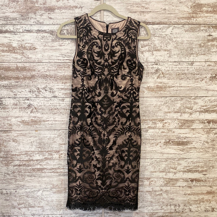 BLACK/TAN LACE SHORT DRESS