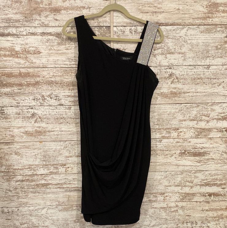 BLACK SLEEVELESS SHORT DRESS