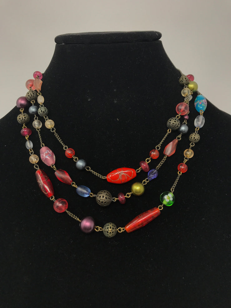 COLORFUL BEADED GRAY NECKLACE