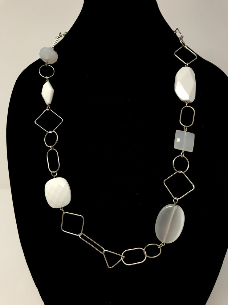 WHITE/CRYSTAL BEAD NECKLACE