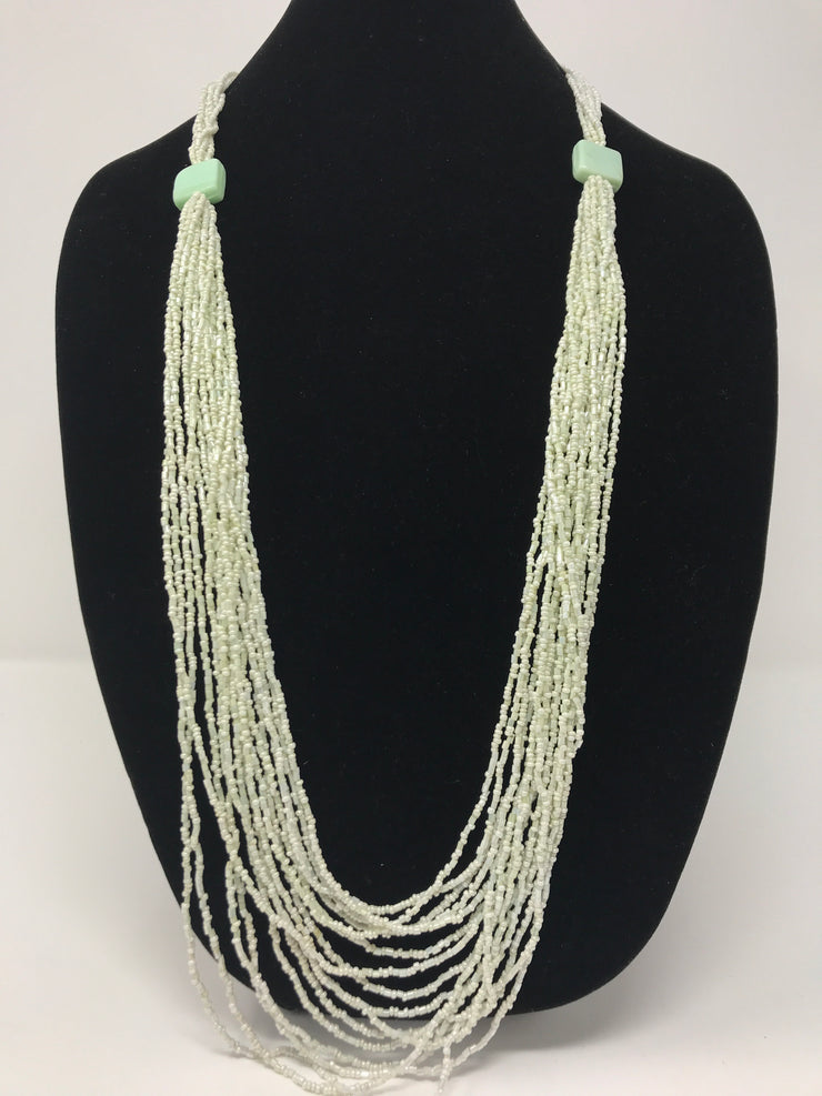 GREEN/WHITE BEAED NECKLACE