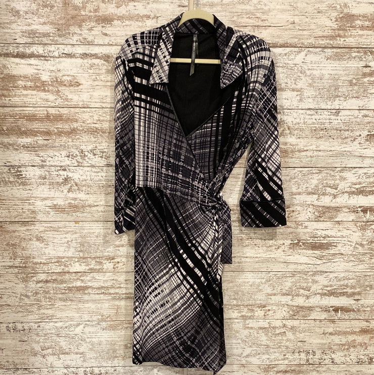 BLACK/WHITE SHORT DRESS