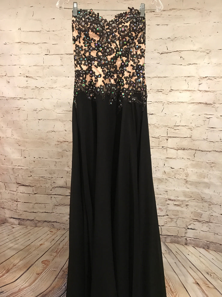 BLACK/IVORY LONG EVENING GOWN