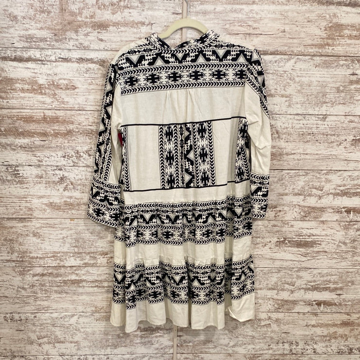 BLACK/WHITE SHORT DRESS