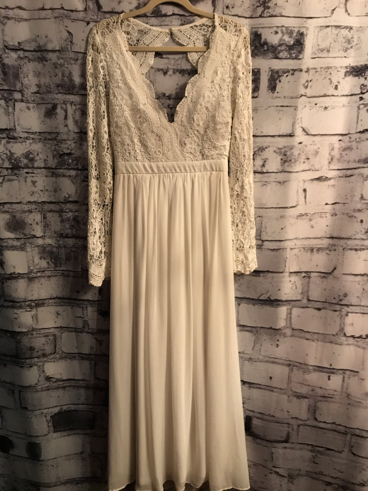WHITE LONG SLEEVE LONG GOWN