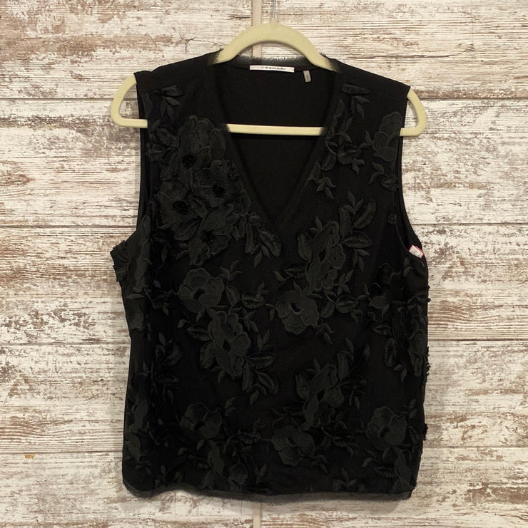 BLACK SLEEVE TOP