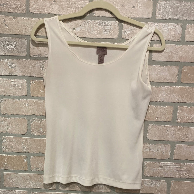 WHITE SLEEVELESS TOP