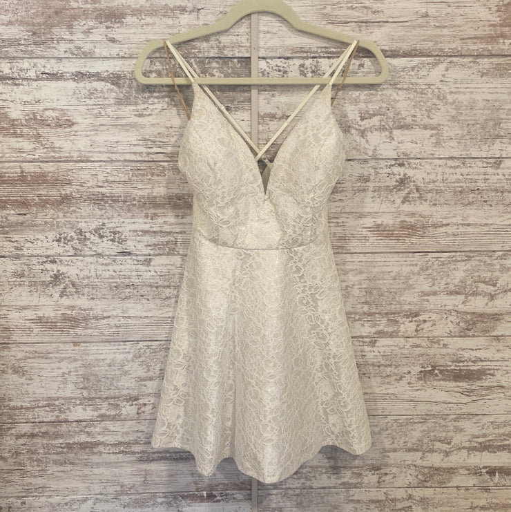 WHITE FLORAL SHORT DRESS