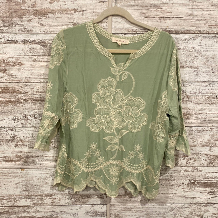 GREEN/WHITE FLORAL TOP