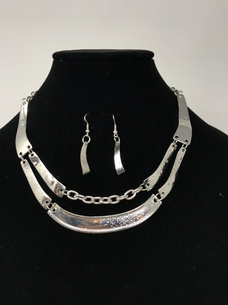 SILVER RECTANGLE PLATED NECK