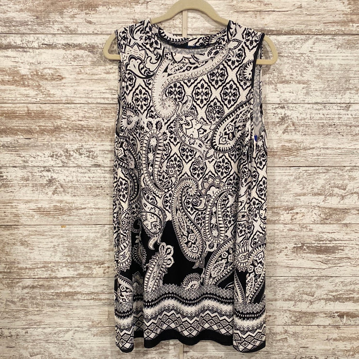 BLACK/WHITE FLORAL SHORT DRESS