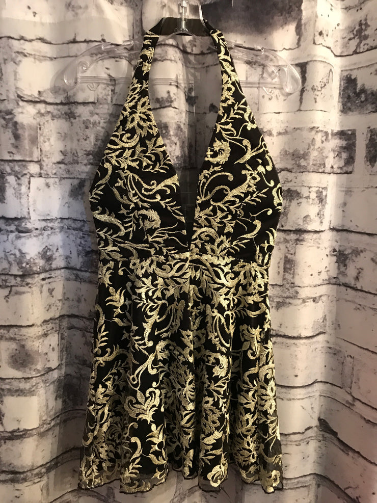 BLACK/WHITE SHORT DRESS