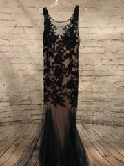 BLACK LACE MERMAID GOWN