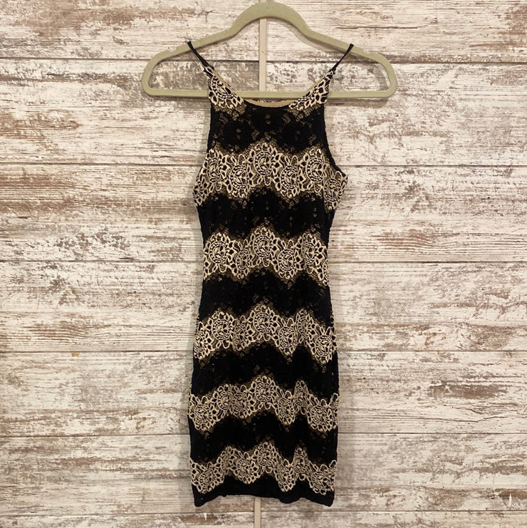 BLACK/TAN LACE SHORT DRESS