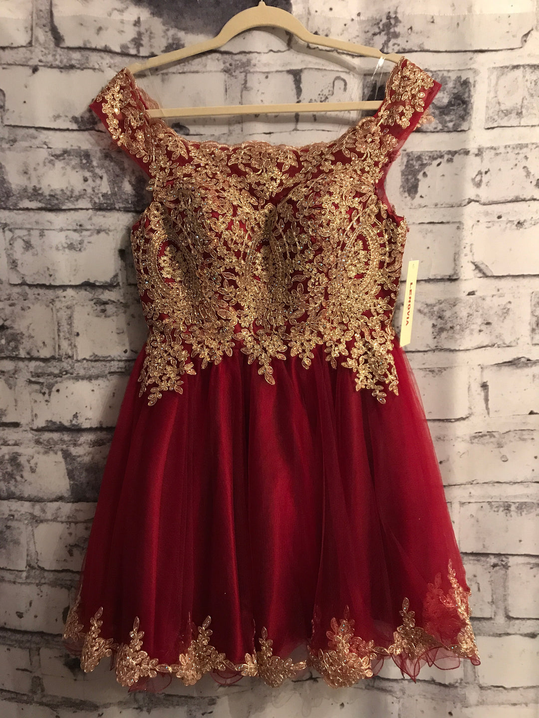 NEW - RED/GOLD SHORT DRESS Savvy Seconds Boutique NEW - RED/GOLD SHORT DRESS Savvy Seconds Boutique