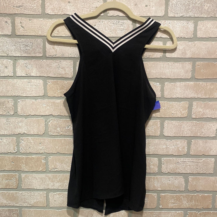 BLACK SLEEVELESS TOP (NEW)