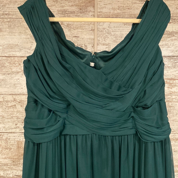 GREEN LONG EVENING GOWN