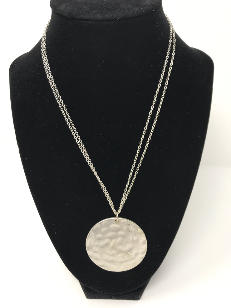 SILVER CIRCLE CHARM NECKLACE