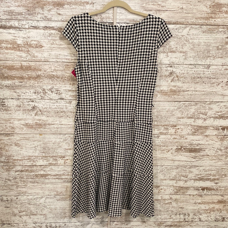 BLACK/WHITE CHECKED SHORT DRES