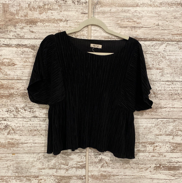 BLACK SHORT SLEEVE TOP $98