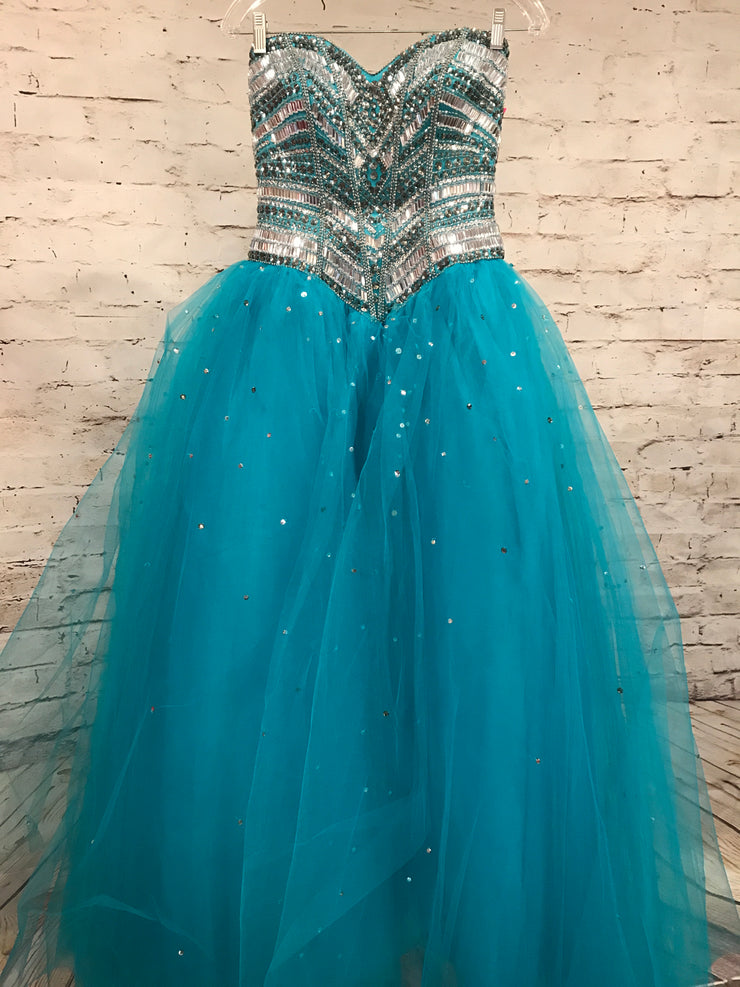 TURQUOISE PRINCESS GOWN * *