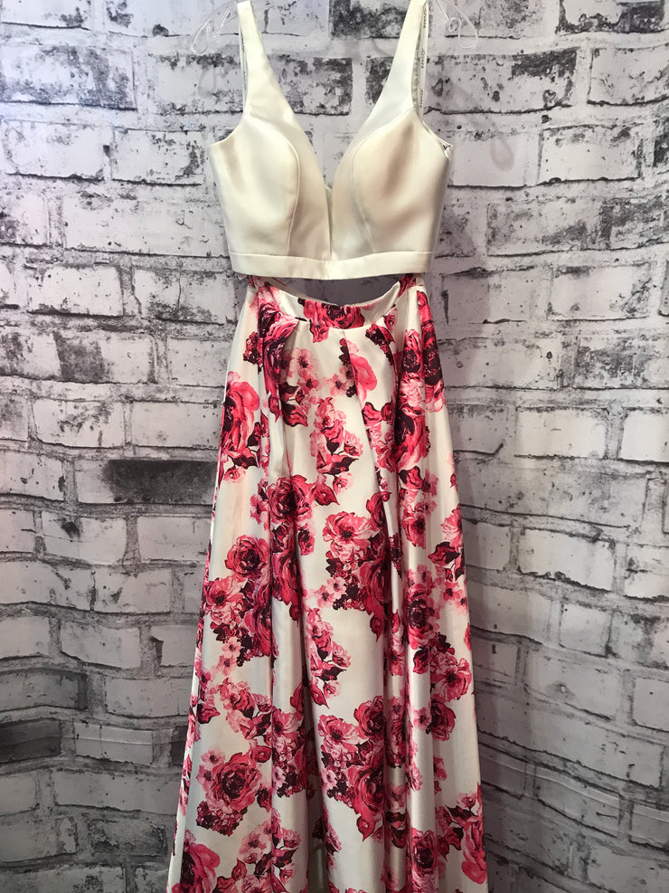 WHITE/FLORAL 2 PC. GOWN SET